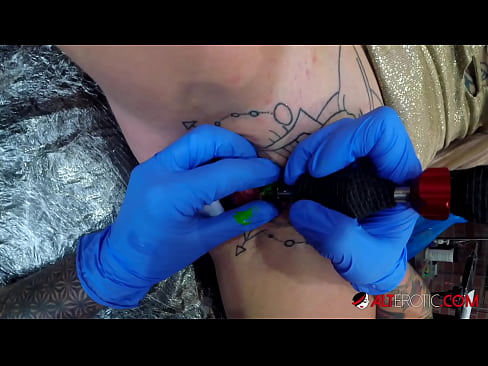 ❤️ Ekstrèmman tatoue hottie Sully Savage te fè yon tatoo sou klitoris li ❤❌ Slope nan pònografi ht.xxxtun.ru ❌